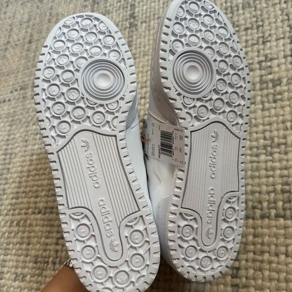 NWT Adidas Forum Low Sneakers in White 7.5 - Picture 4 of 5